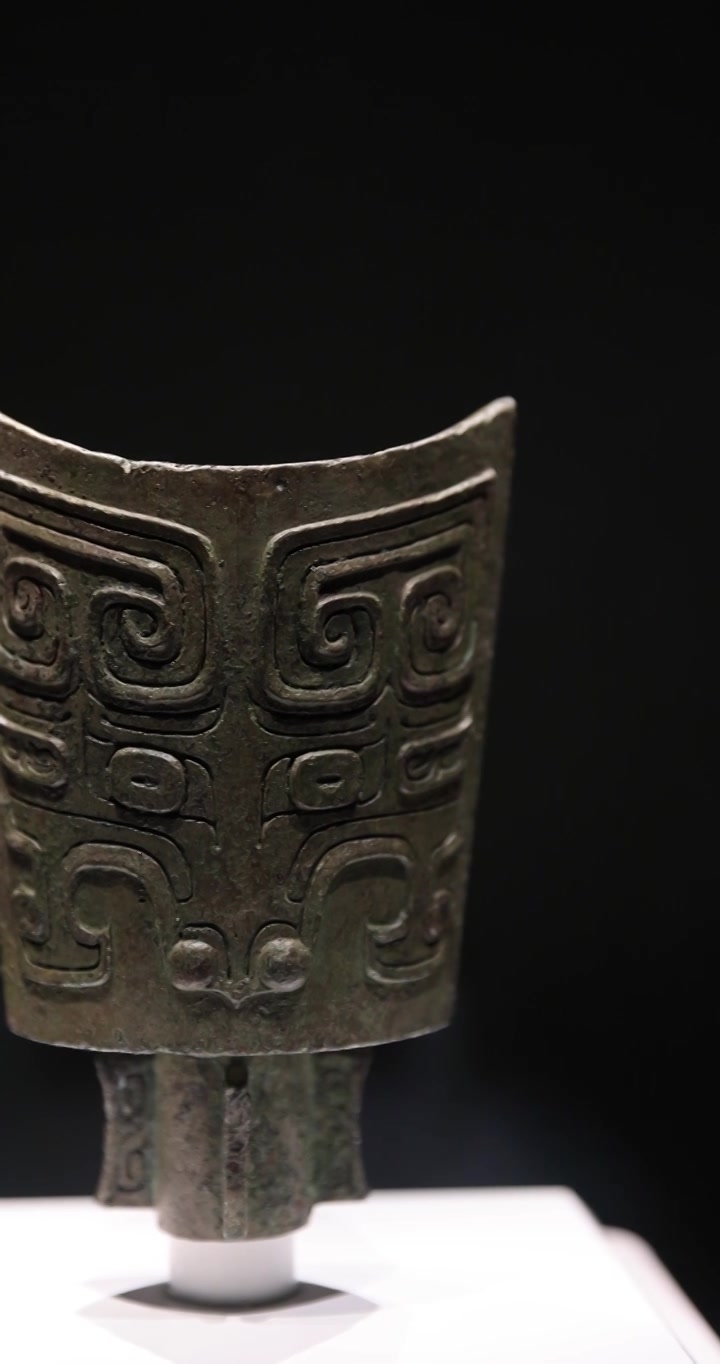 西周青铜乐器兽面纹铙，山西博物院藏视频素材画面4
