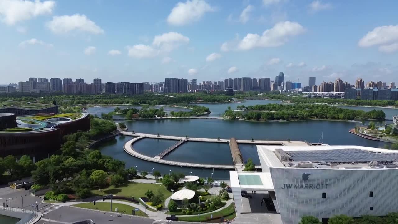 JW万豪酒店，上海之鱼景区，上海市奉贤区，无人机航拍影像视频素材画面1