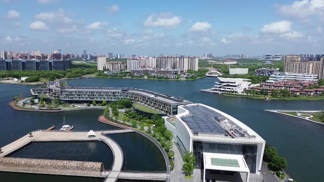 JW万豪酒店，上海之鱼景区，上海市奉贤区，无人机航拍影像视频素材画面1