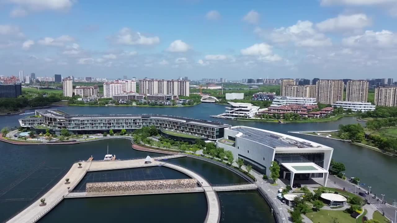 JW万豪酒店，上海之鱼景区，上海市奉贤区，无人机航拍影像视频素材画面1