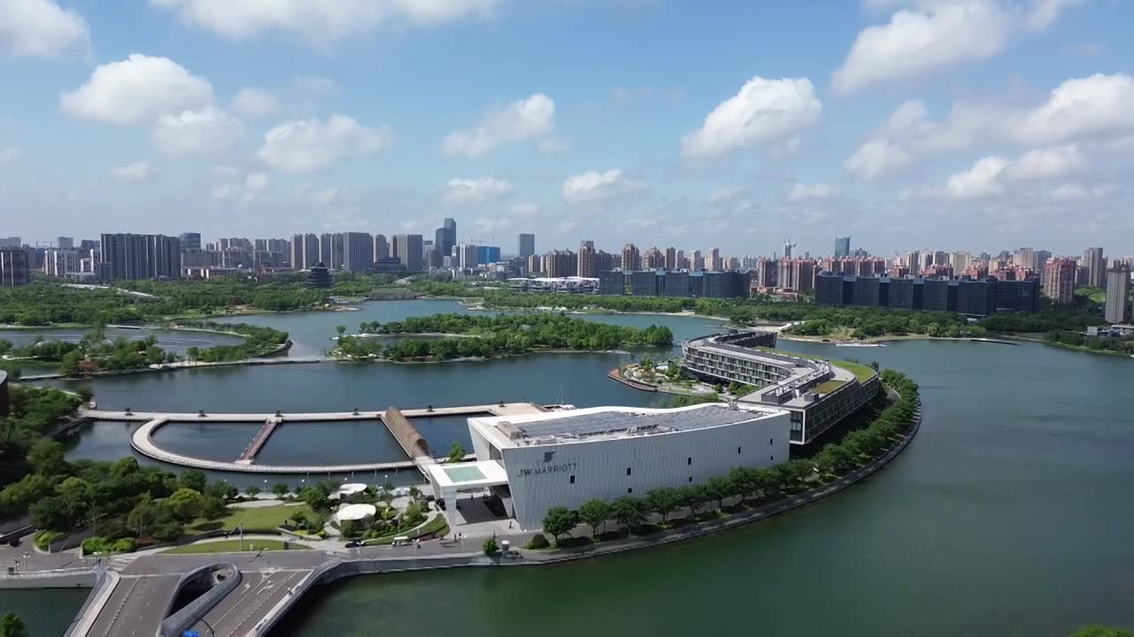 JW万豪酒店，上海之鱼景区，上海市奉贤区，无人机航拍影像视频素材画面1