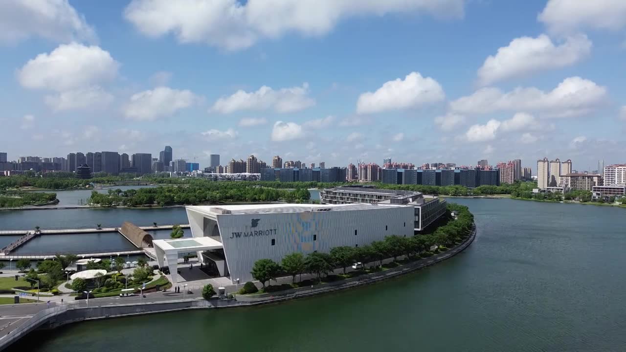JW万豪酒店，上海之鱼景区，上海市奉贤区，无人机航拍影像视频素材画面1
