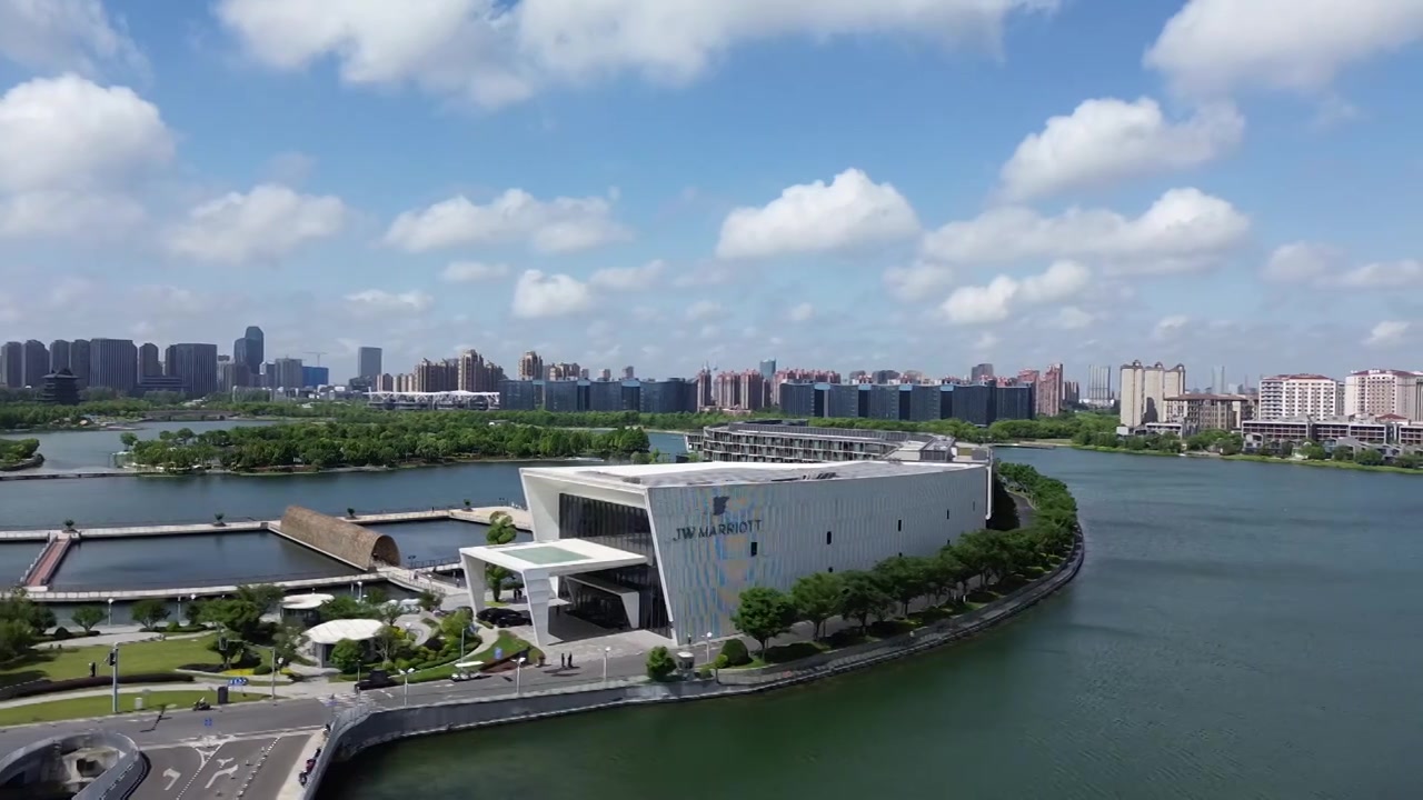 JW万豪酒店，上海之鱼景区，上海市奉贤区，无人机航拍影像视频素材画面4