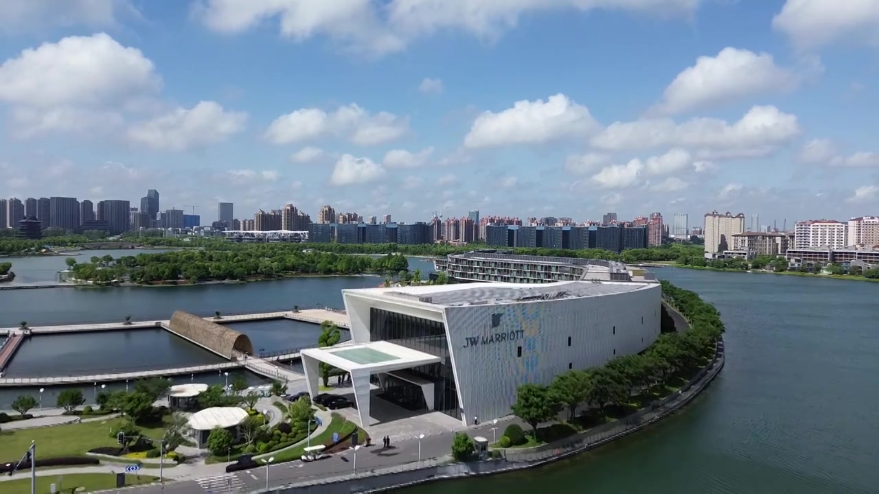 JW万豪酒店，上海之鱼景区，上海市奉贤区，无人机航拍影像视频素材画面4