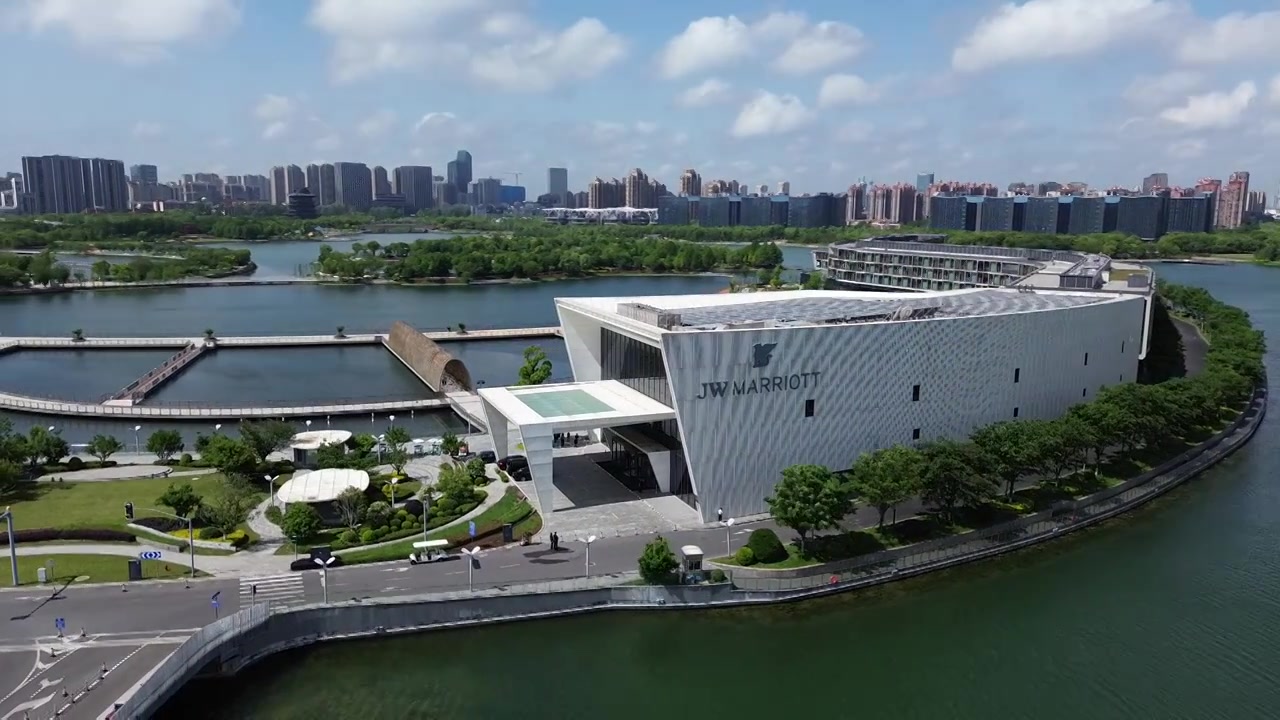 JW万豪酒店，上海之鱼景区，上海市奉贤区，无人机航拍影像视频素材画面3