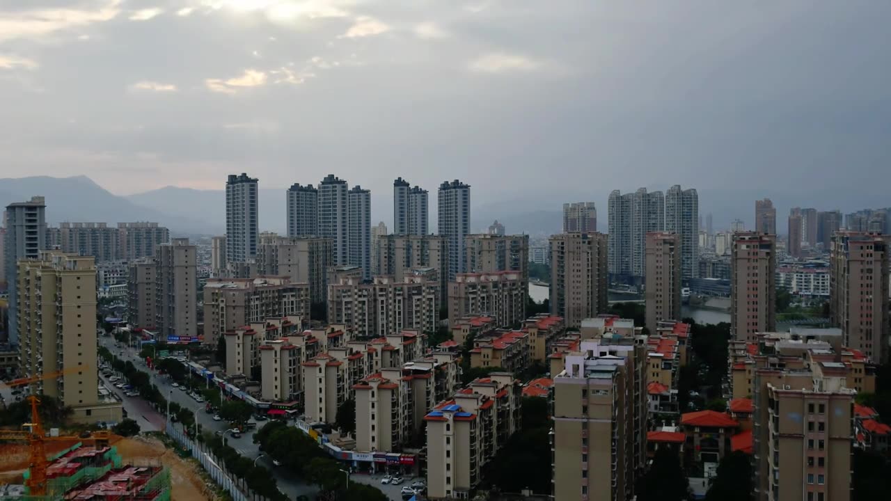 城市高楼林立景观延时视频视频素材画面1