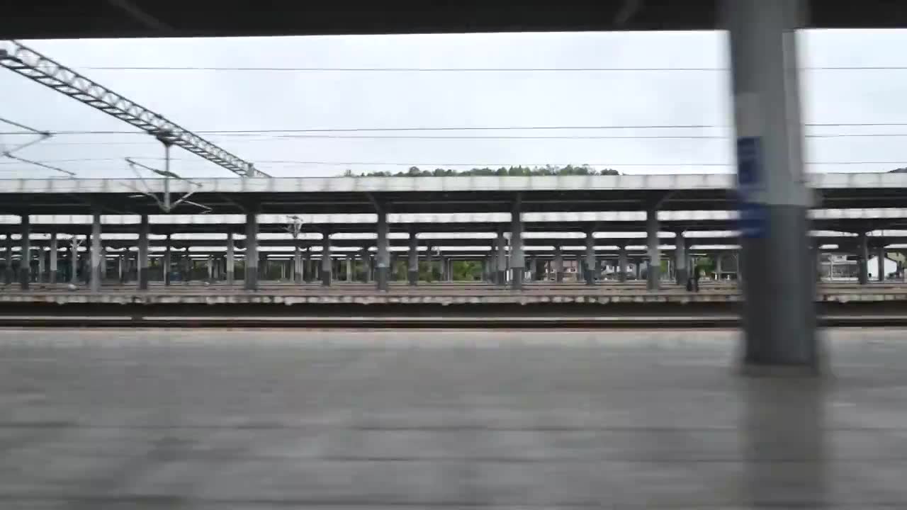 火车站高铁进站视频素材画面1