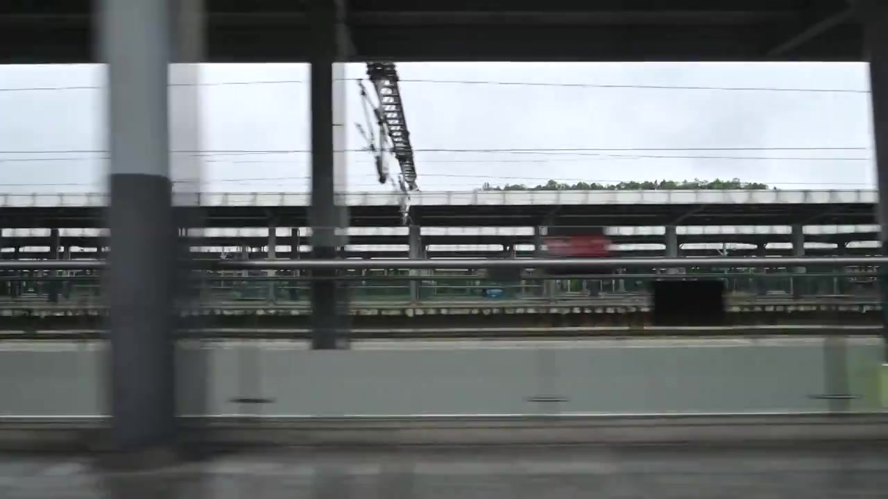 火车站高铁进站视频素材画面3