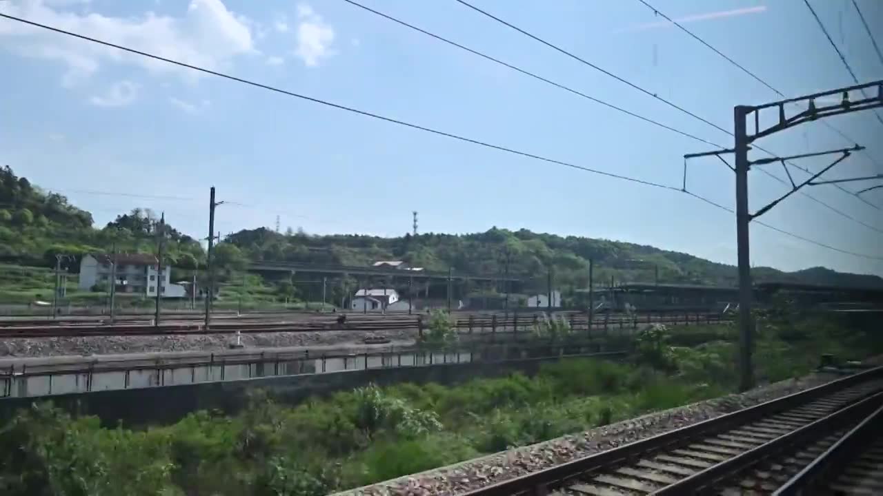 火车站高铁进站视频素材画面1