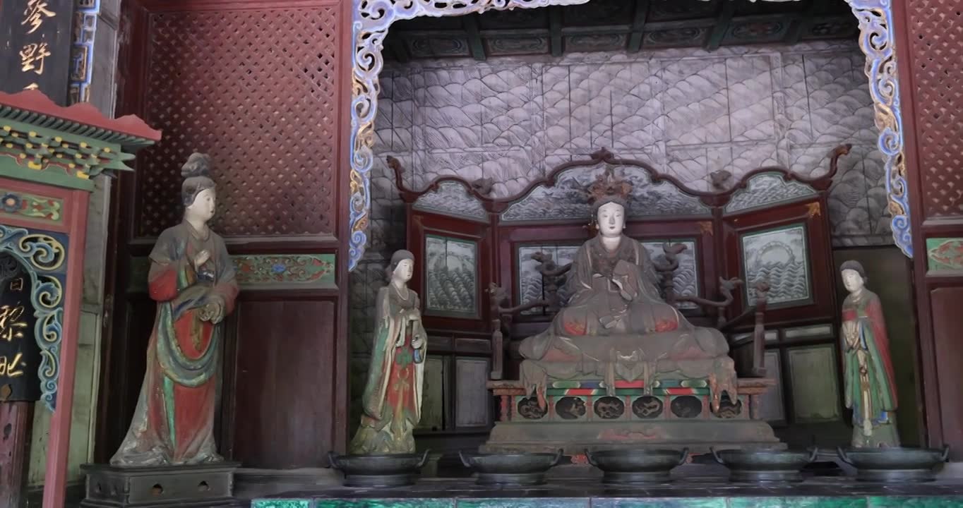 山西太原晋祠宋代彩塑西周武王后、唐叔虞之母邑姜视频素材画面1