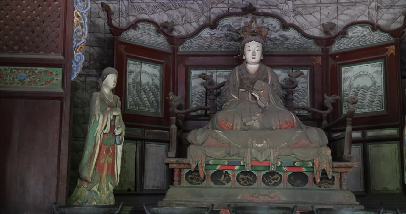 山西太原晋祠宋代彩塑西周武王后、唐叔虞之母邑姜视频素材画面1
