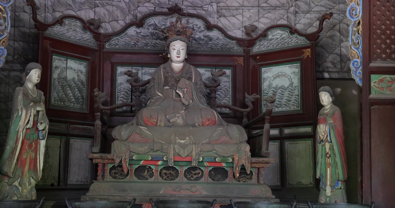 山西太原晋祠宋代彩塑西周武王后、唐叔虞之母邑姜视频素材画面3