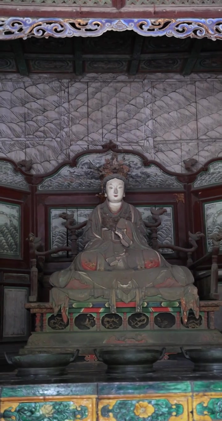 山西太原晋祠宋代彩塑西周武王后、唐叔虞之母邑姜视频素材画面3
