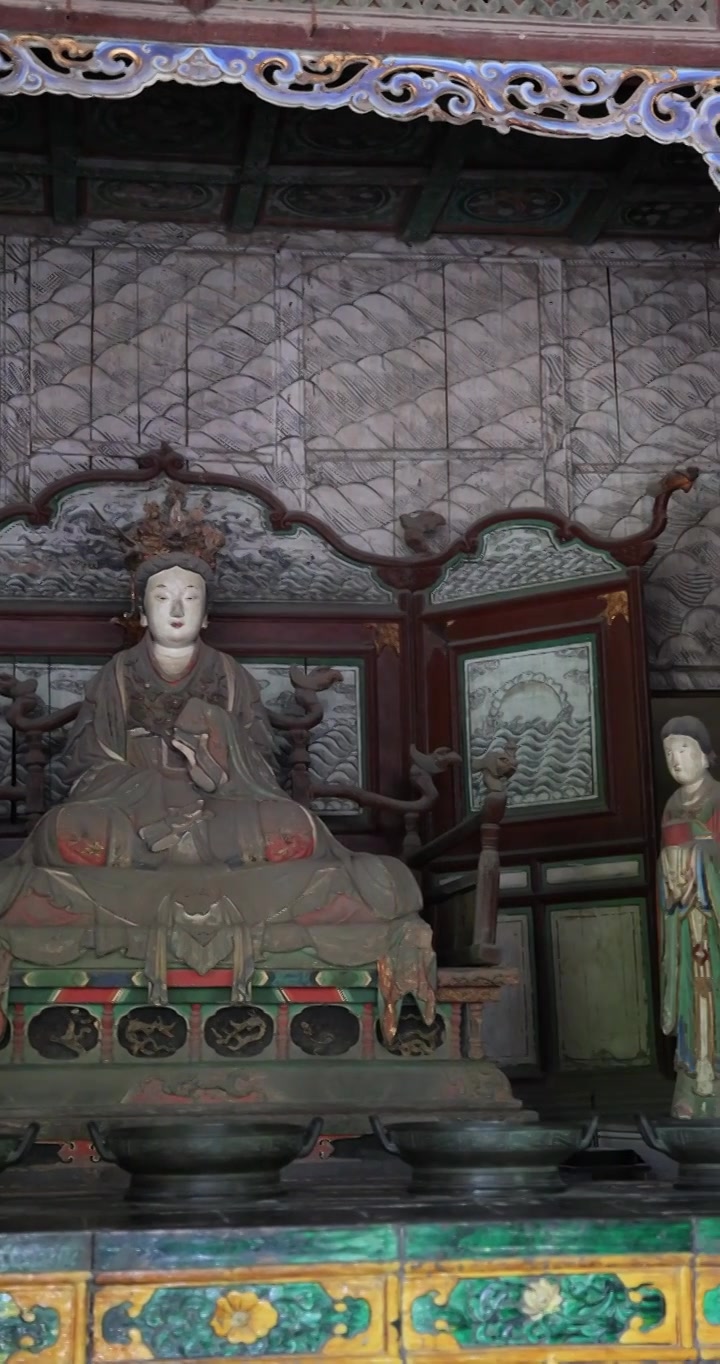 山西太原晋祠宋代彩塑西周武王后、唐叔虞之母邑姜视频素材画面4