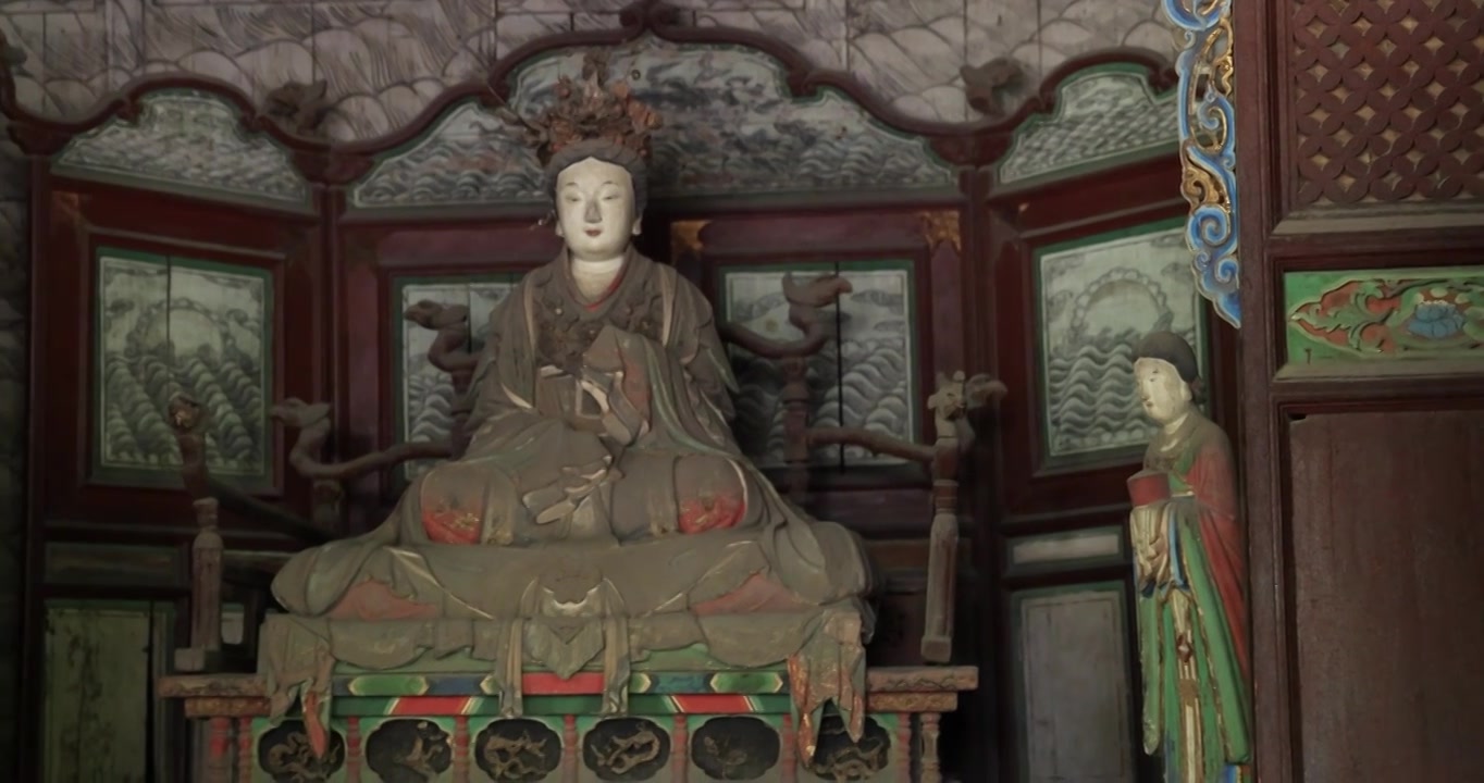 山西太原晋祠宋代彩塑西周武王后、唐叔虞之母邑姜视频素材画面4