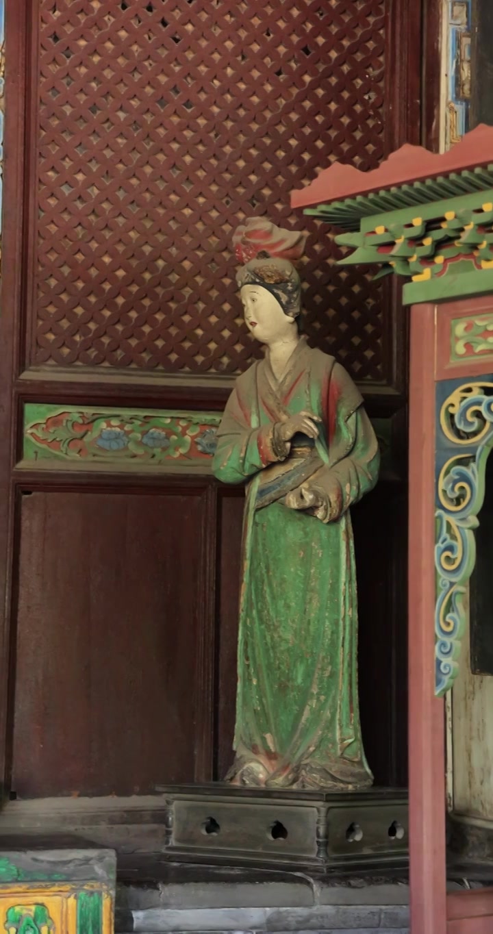 山西太原晋祠宋代彩塑西周武王后、唐叔虞之母邑姜视频素材画面1