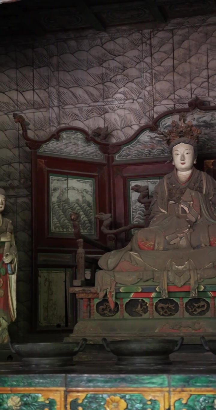 山西太原晋祠宋代彩塑西周武王后、唐叔虞之母邑姜视频素材画面3