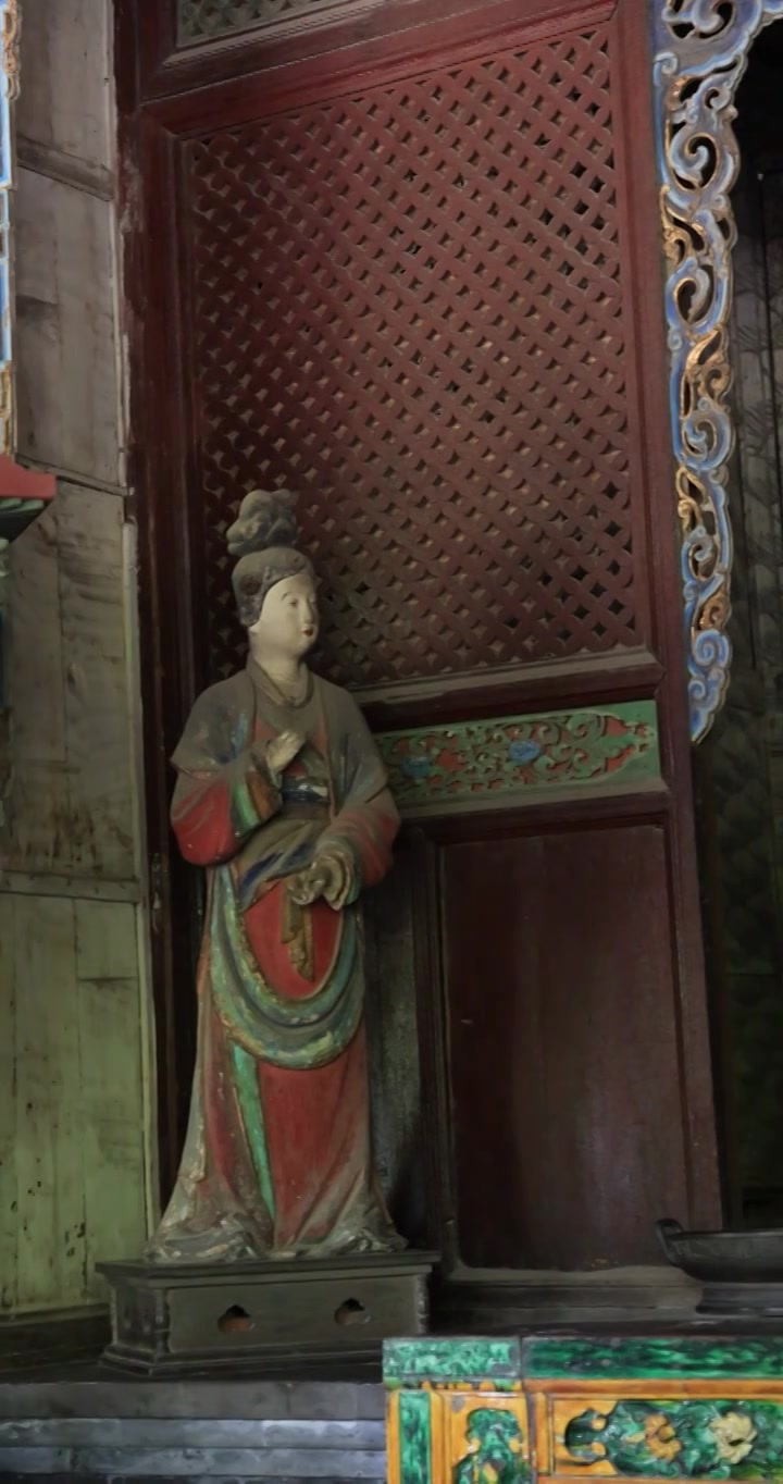 山西太原晋祠宋代彩塑西周武王后、唐叔虞之母邑姜视频素材画面4