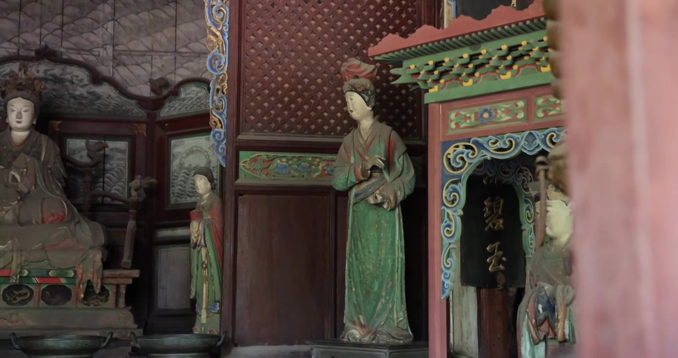 山西太原晋祠宋代彩塑西周武王后、唐叔虞之母邑姜视频素材画面1