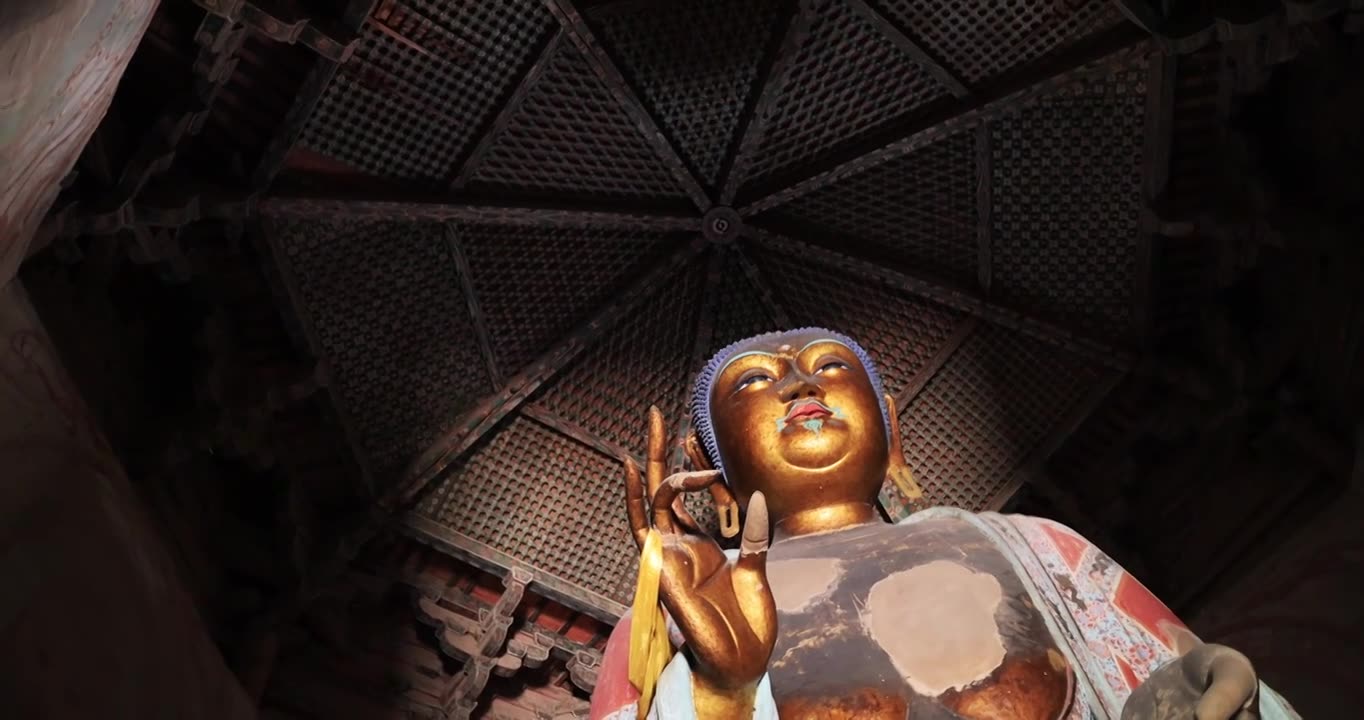 山西应县木塔释迦牟尼佛造像视频素材画面1