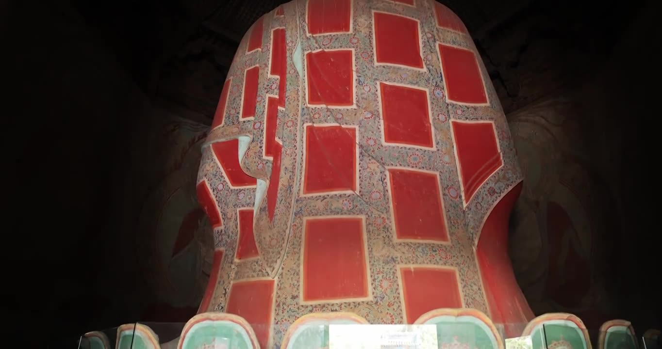 山西应县木塔释迦牟尼佛造像视频素材画面1