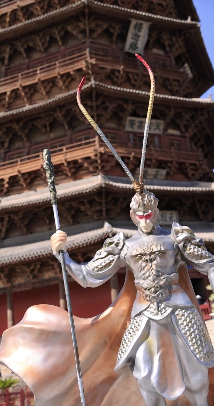 山西朔州应县木塔与孙悟空视频素材画面3