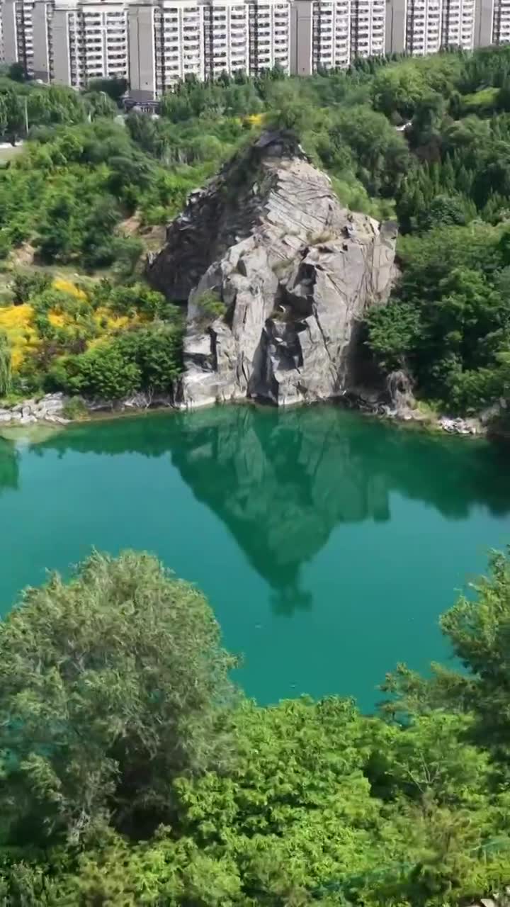 航拍济南卧牛山地质公园视频素材画面1