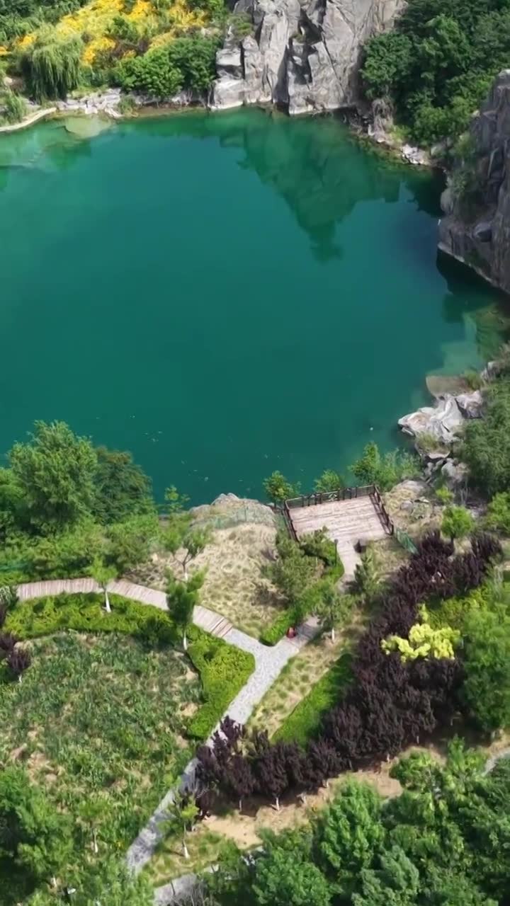 航拍济南卧牛山地质公园视频素材画面1