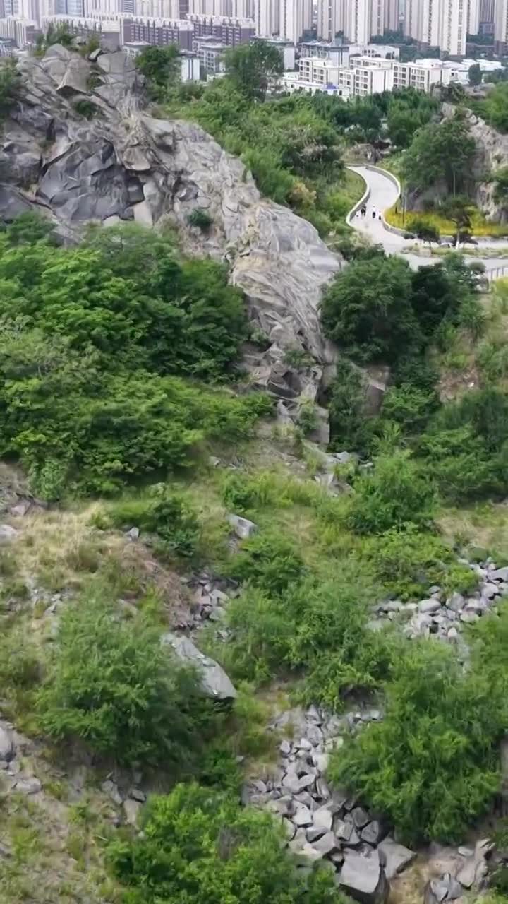 航拍济南卧牛山地质公园视频素材画面1
