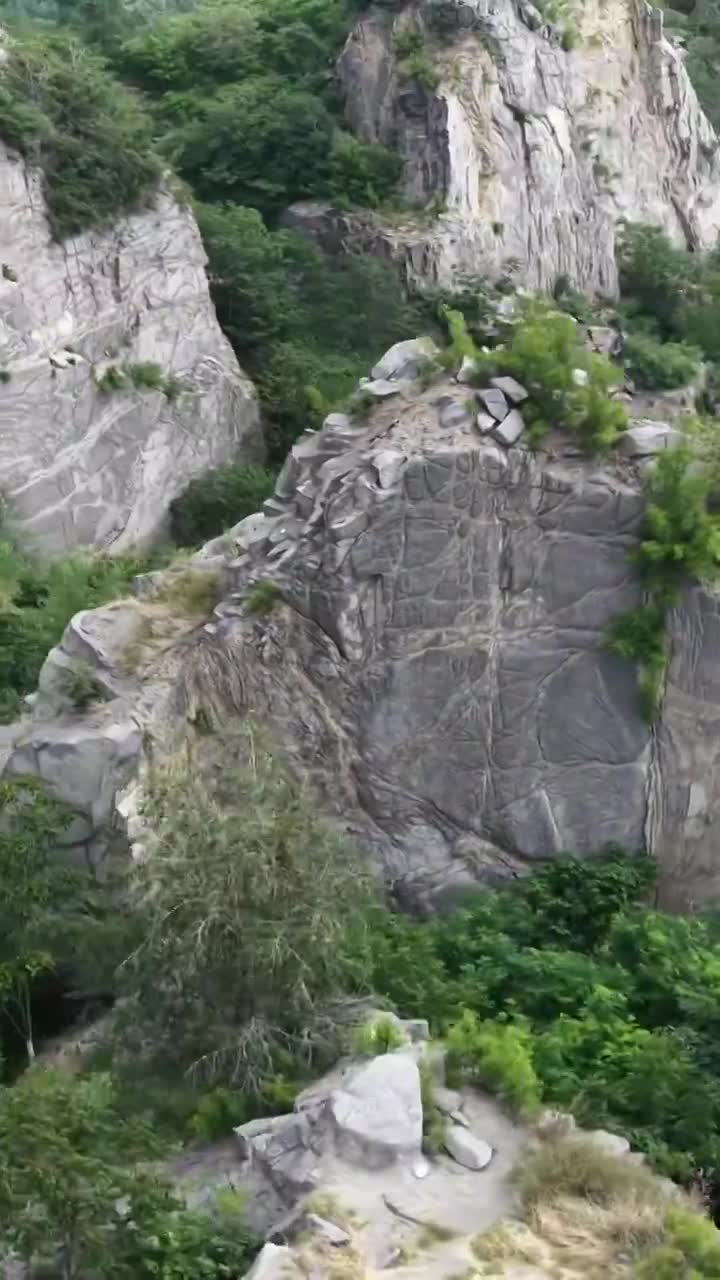 航拍济南卧牛山地质公园视频素材画面1