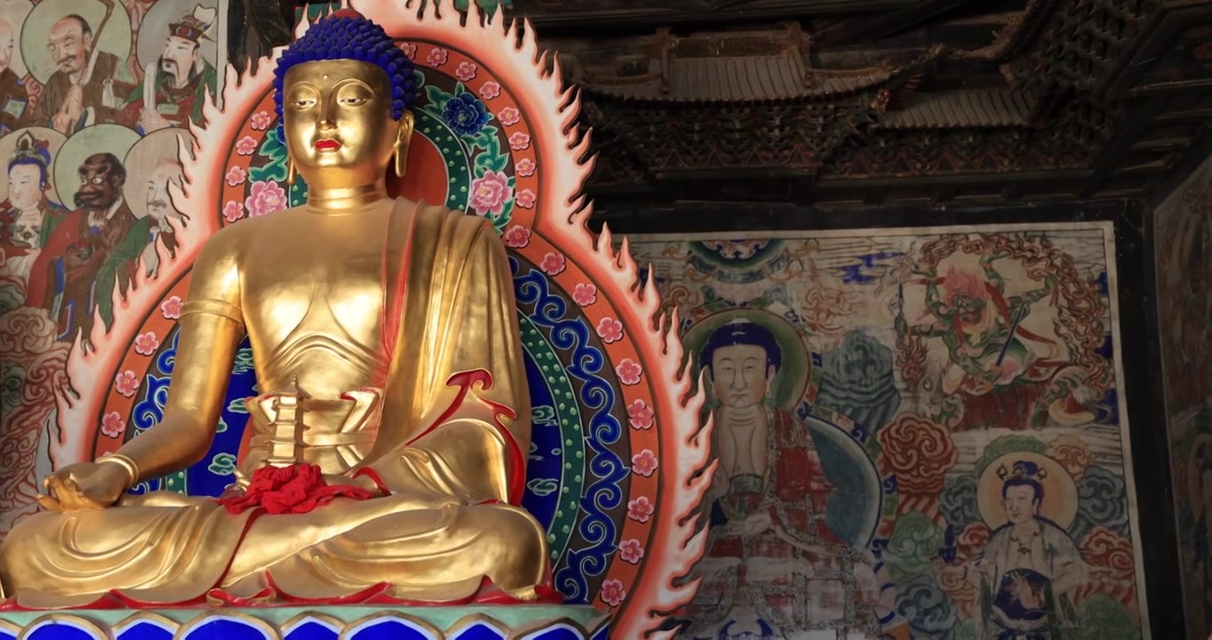 山西朔州净土寺大雄宝殿三世佛与十八罗汉视频素材画面4