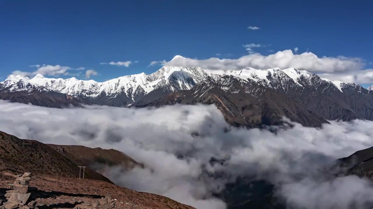 川西贡嘎雪山云海延时视频素材画面3