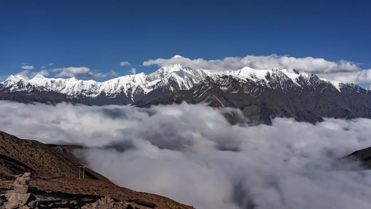 川西贡嘎雪山云海延时视频素材画面4