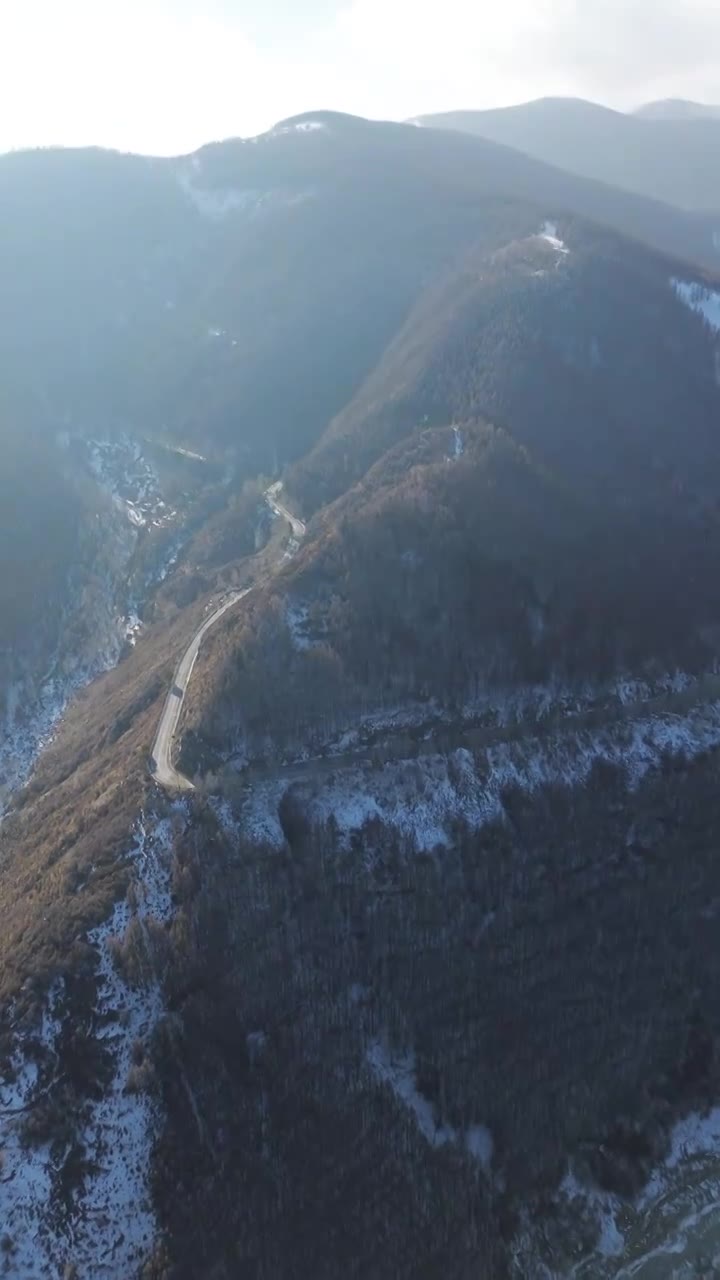 冬季午后阳光照射在五台山东台顶附近视频素材画面1