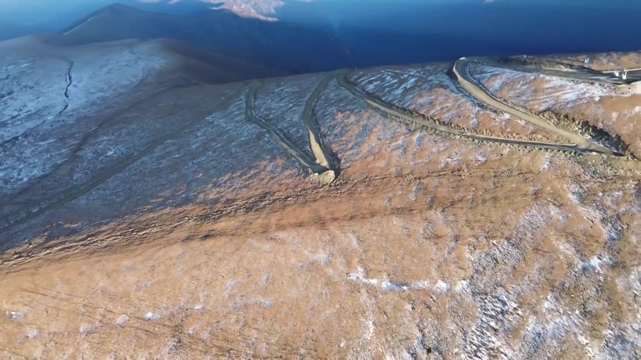 冬季午后阳光照射在五台山东台顶附近视频素材画面1