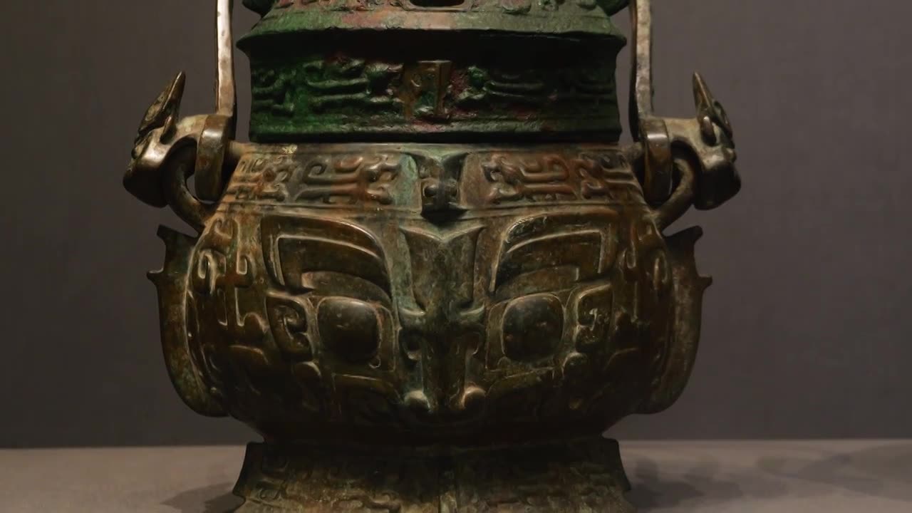 丙父丁（盖）龠父辛（器）卣，西周-西安博物院视频素材画面1