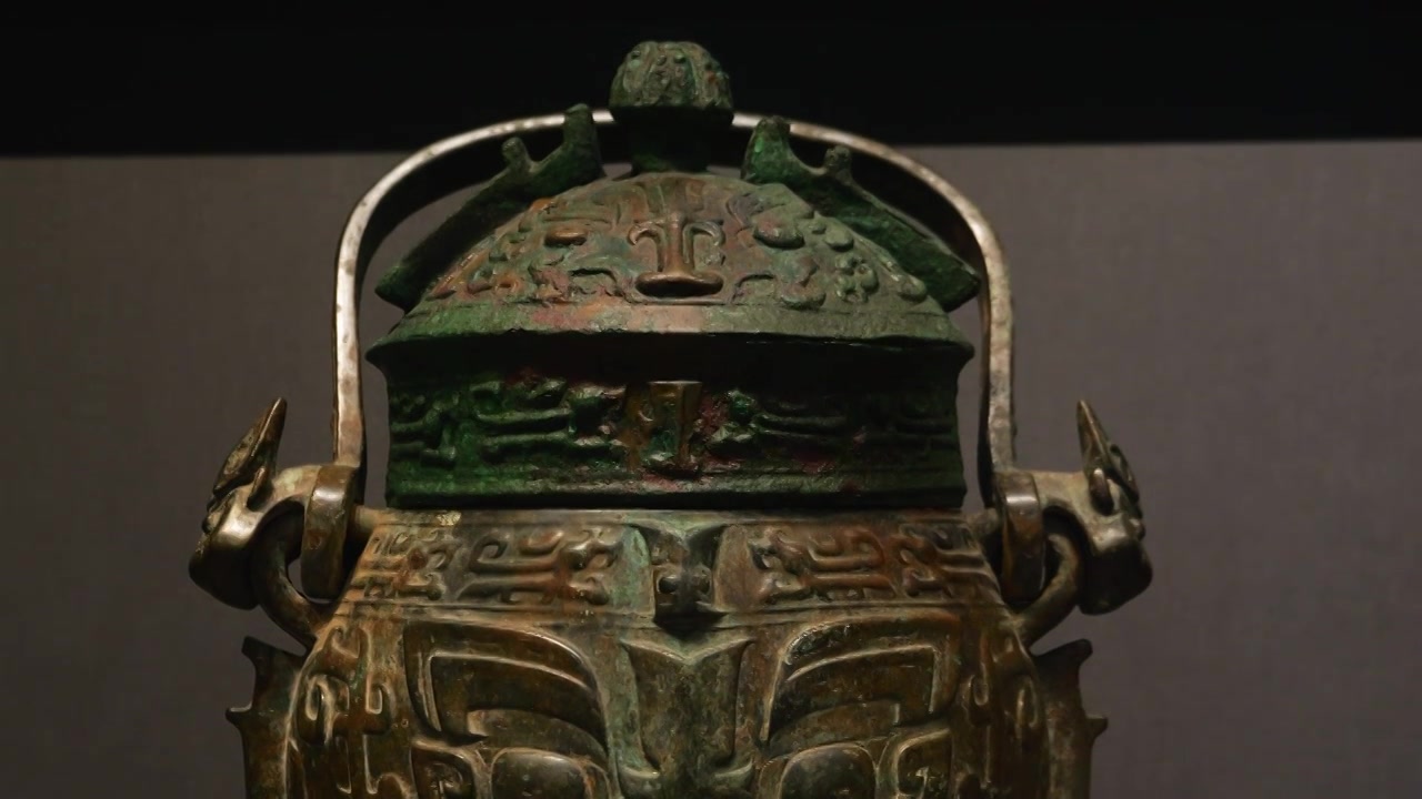 丙父丁（盖）龠父辛（器）卣，西周-西安博物院视频素材画面4