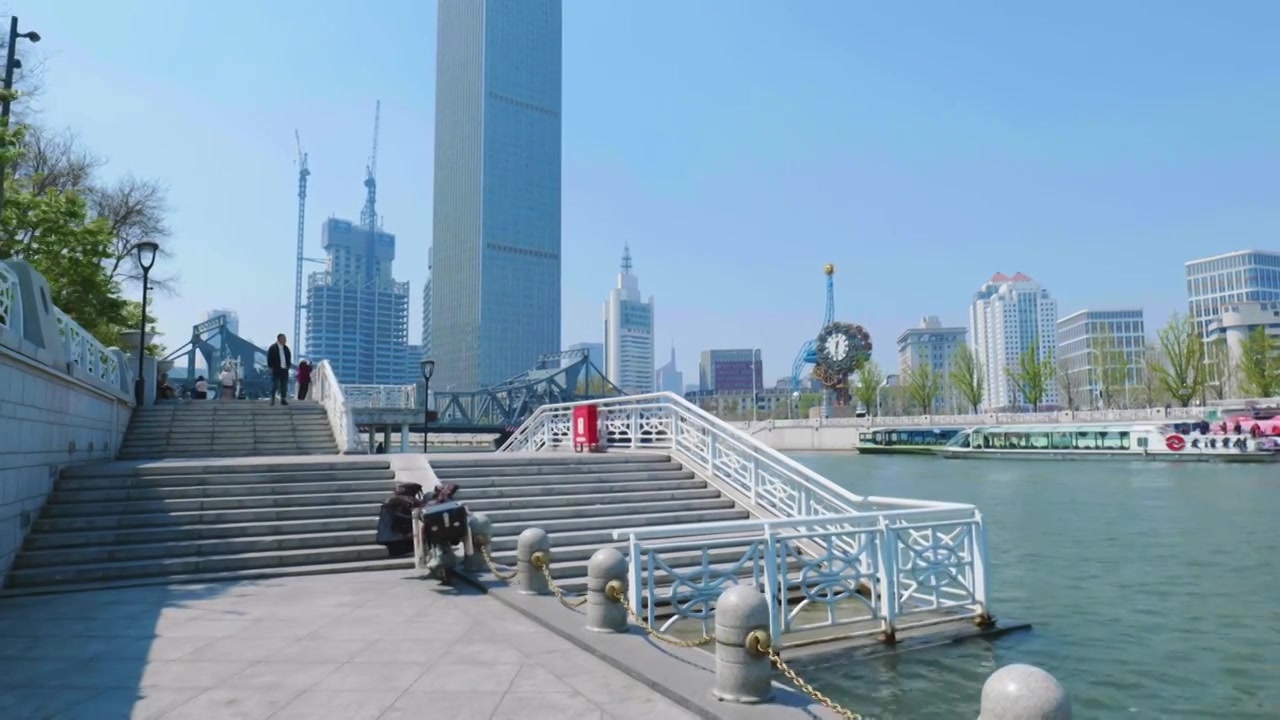 天津解放桥与世纪钟城市风光视频素材画面3