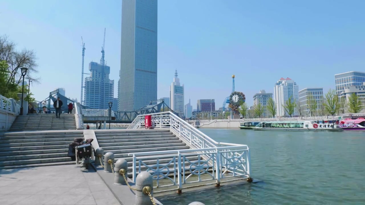 天津解放桥与世纪钟城市风光视频素材画面4