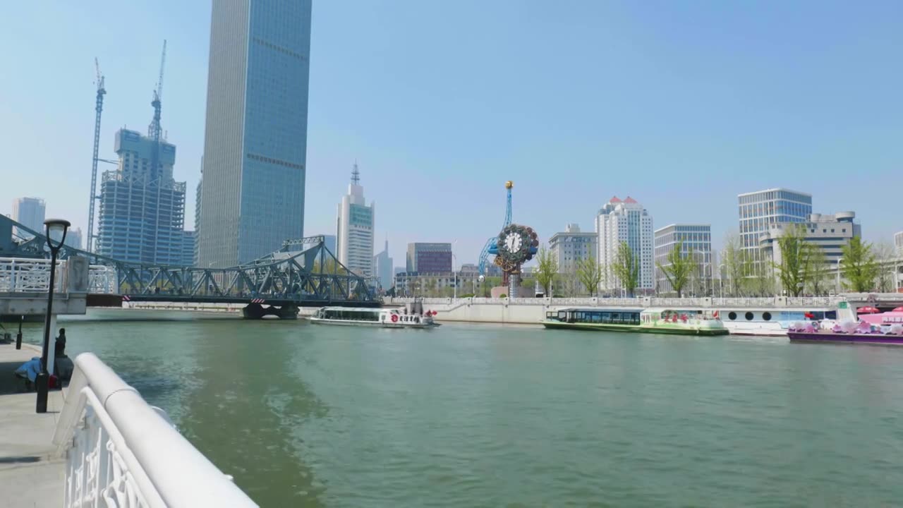 天津解放桥与世纪钟城市风光视频素材画面1