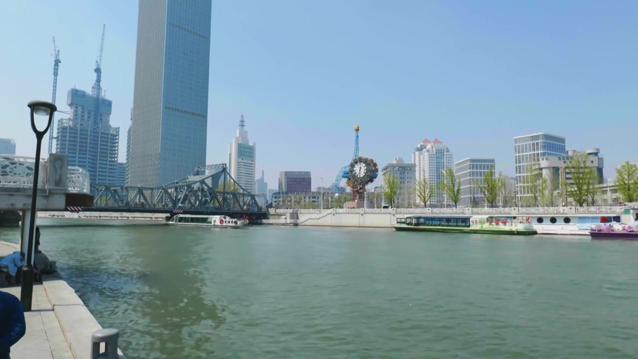 天津解放桥与世纪钟城市风光视频素材画面4