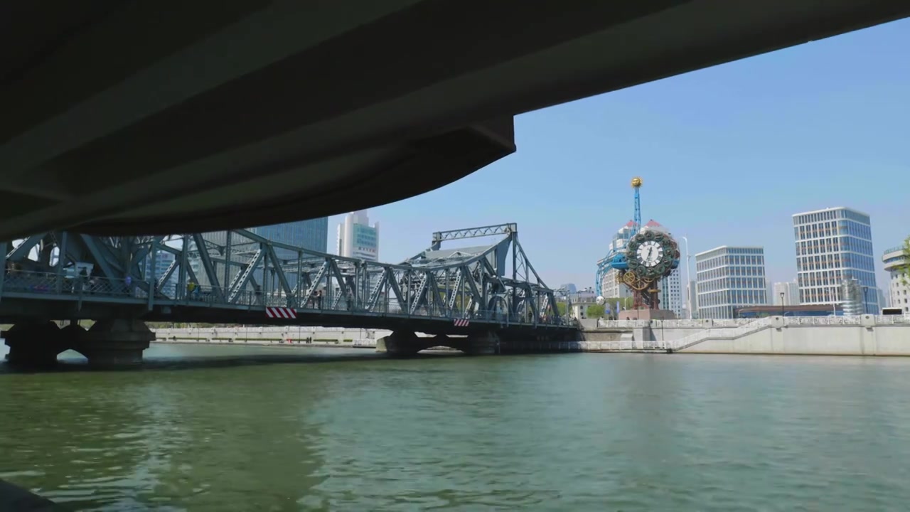 天津解放桥与世纪钟城市风光视频素材画面3