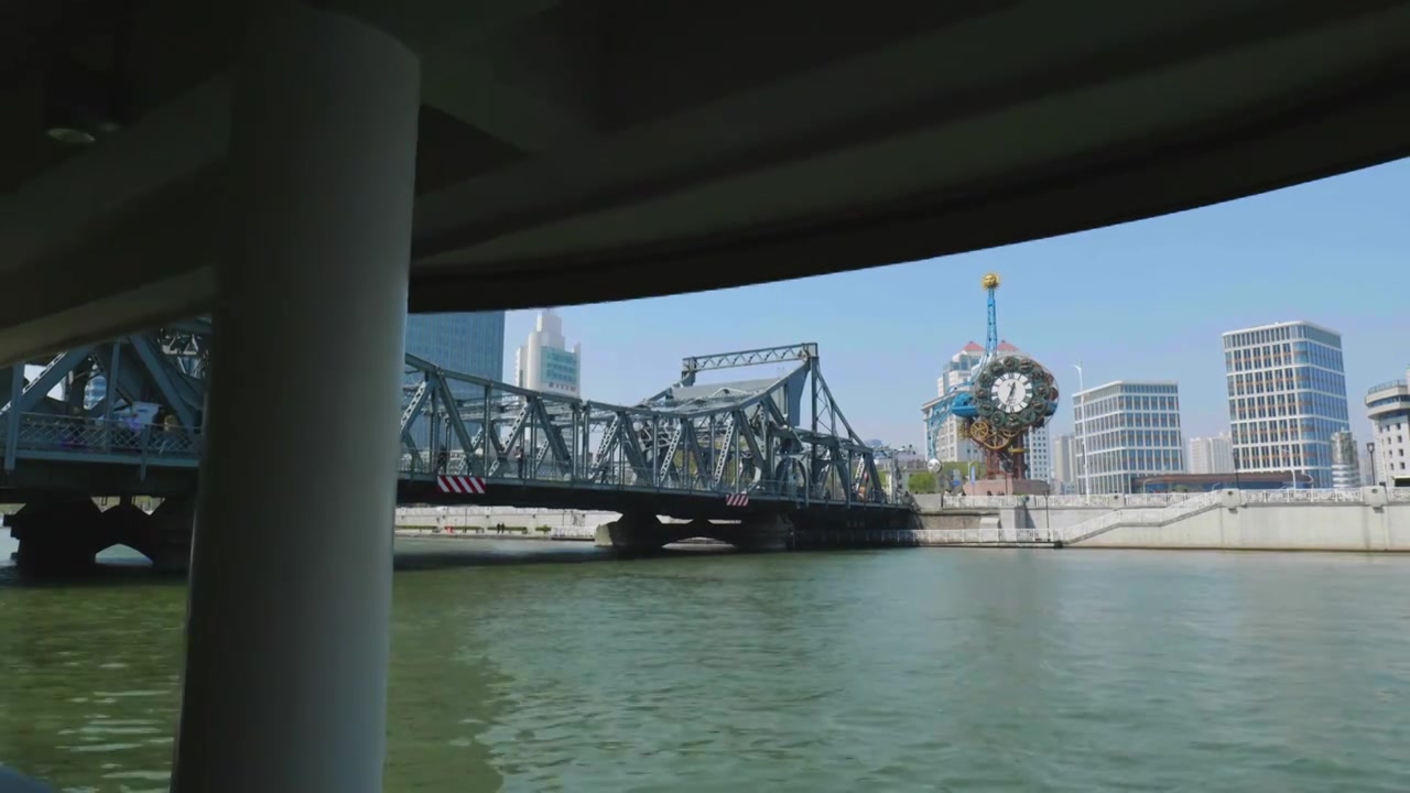 天津解放桥与世纪钟城市风光视频素材画面4
