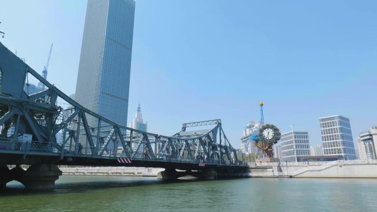 天津解放桥与世纪钟城市风光视频素材画面3