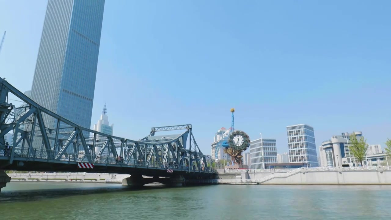 天津解放桥与世纪钟城市风光视频素材画面4