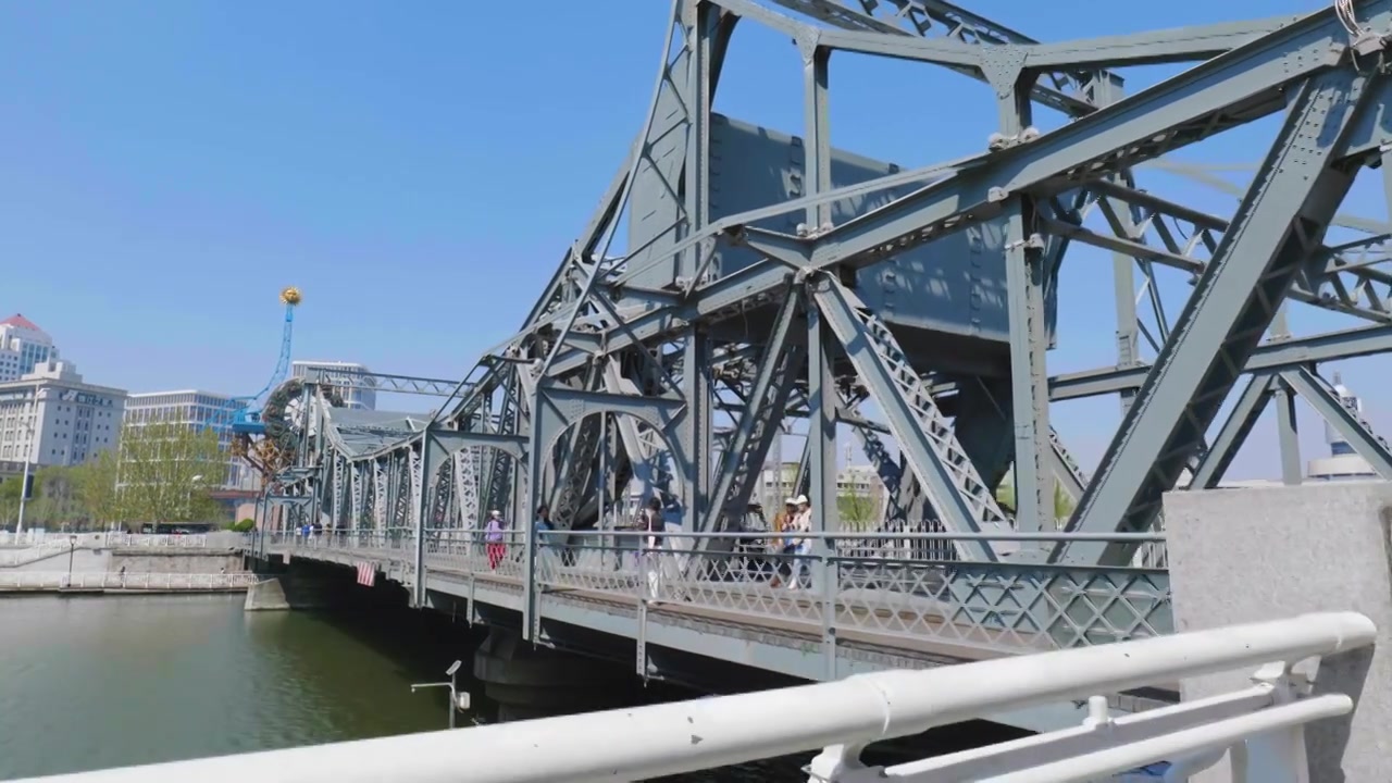 天津解放桥与世纪钟城市风光视频素材画面3