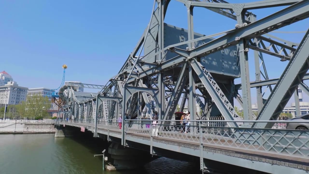 天津解放桥与世纪钟城市风光视频素材画面4