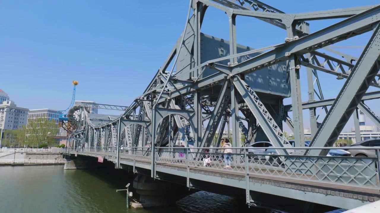 天津解放桥与世纪钟城市风光视频素材画面4