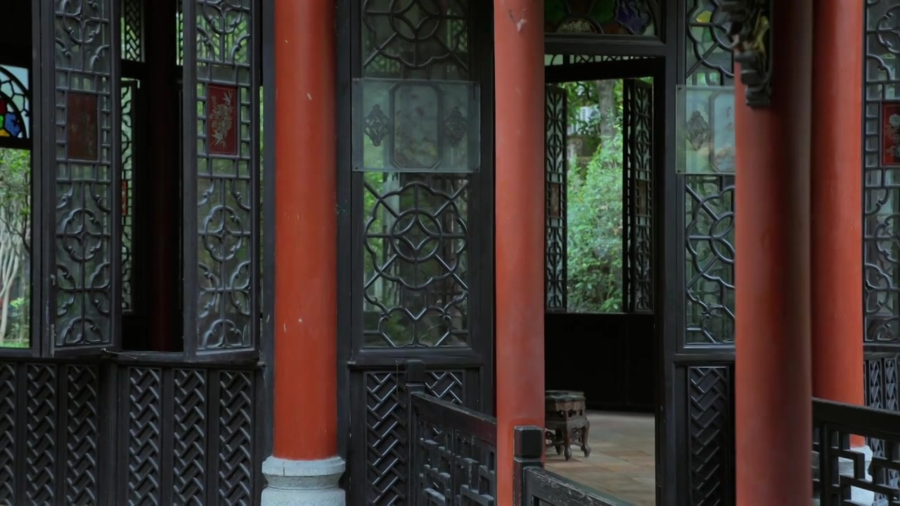 广东四大名园清晖园屋檐窗花门厅中近景特写视频素材画面4