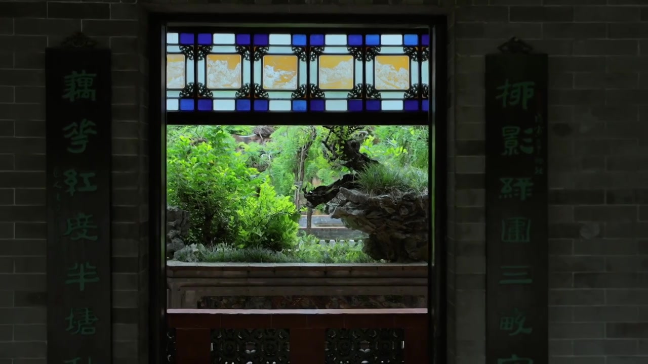 广东四大名园清晖园屋檐窗花门厅中近景特写视频素材画面3